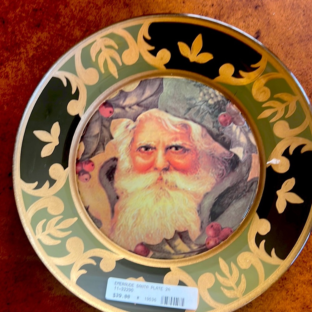 EMERALD GREEN SANTA COLLECTORS PLATE  W/GOLD  NWT 40.00